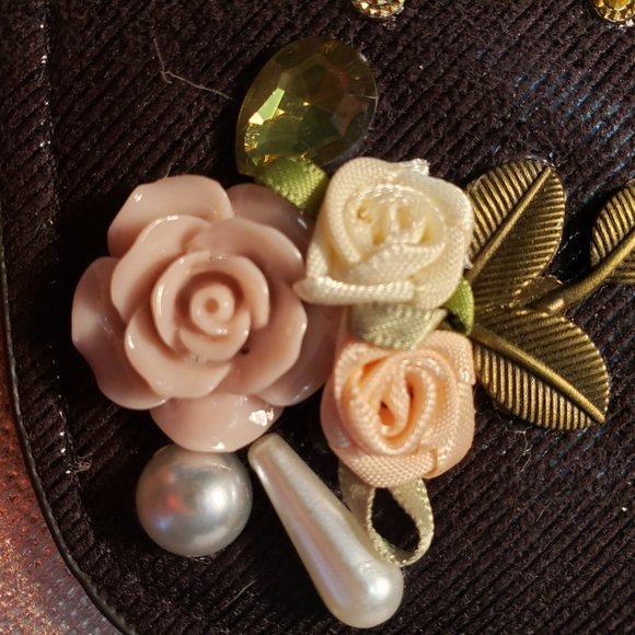 BEAUTIFUL CROSSBODY/WRISTLET EMBELISHED SMALL BAG - Picture 11 of 12